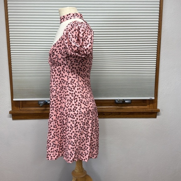 ALEXIS Loele Pink Off The Shoulder Clover Floral Choker Mini Dress Size Medium - Picture 9 of 11